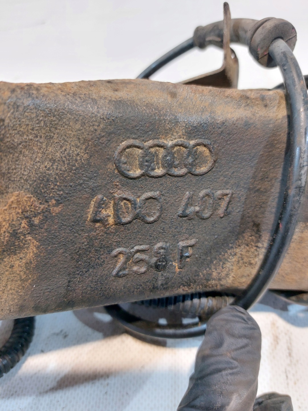 Moyeu support broche Droite Avant AUDI A8 D2 4.2