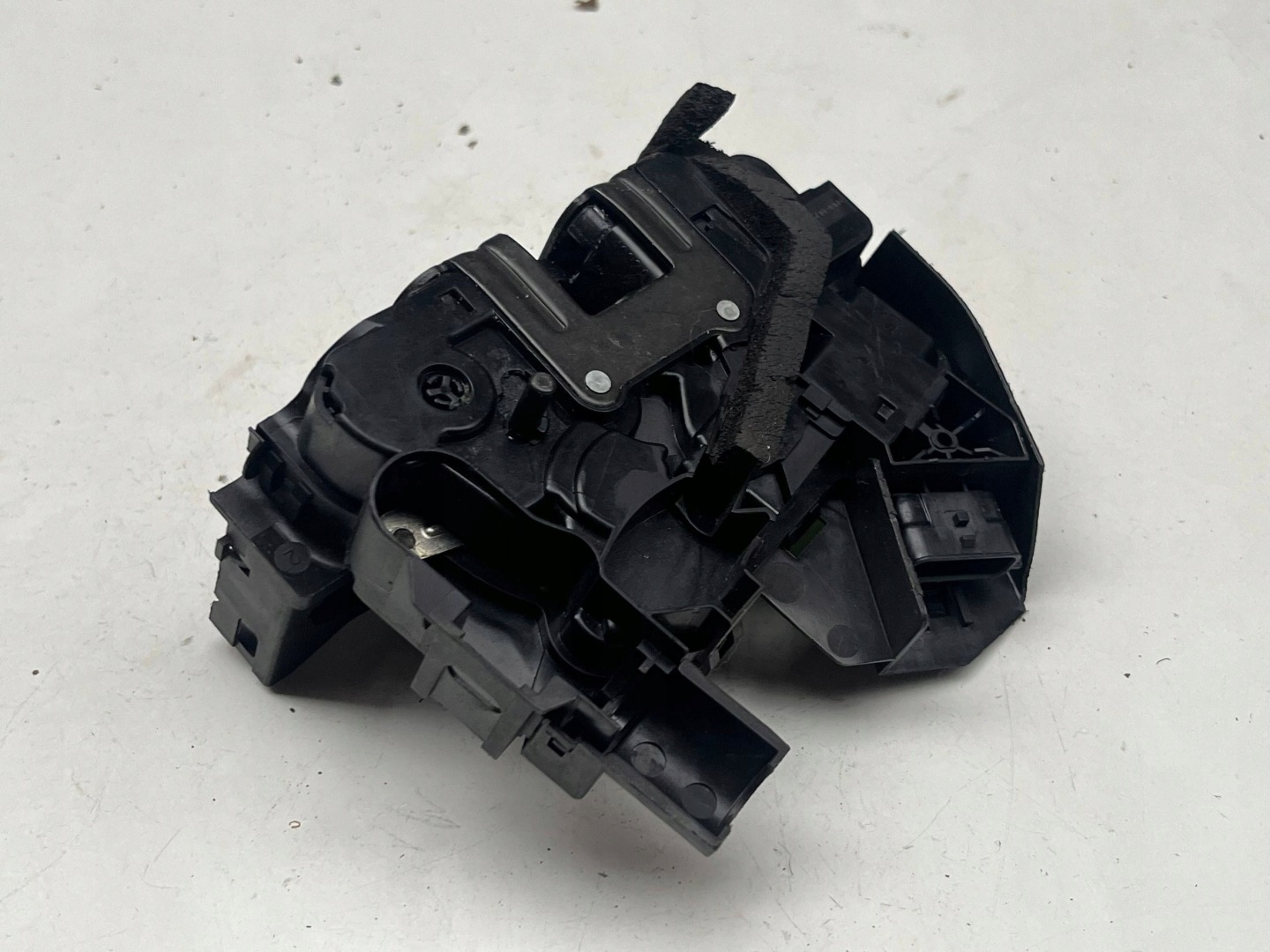 RENAULT MEGANE IV lock door left rear part 825037601R @M