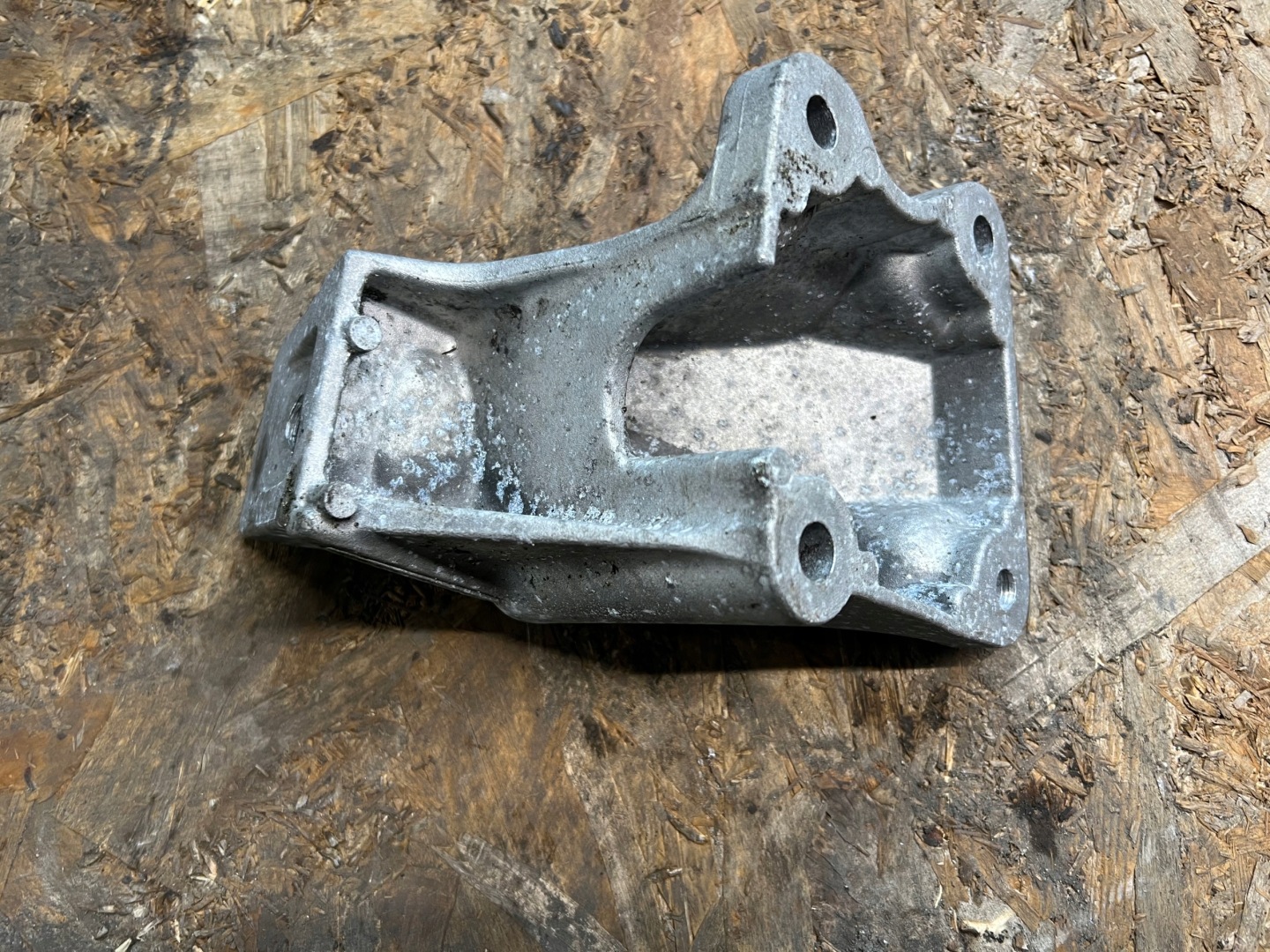 engine supporting mount left RANGE ROVER SPORT L494