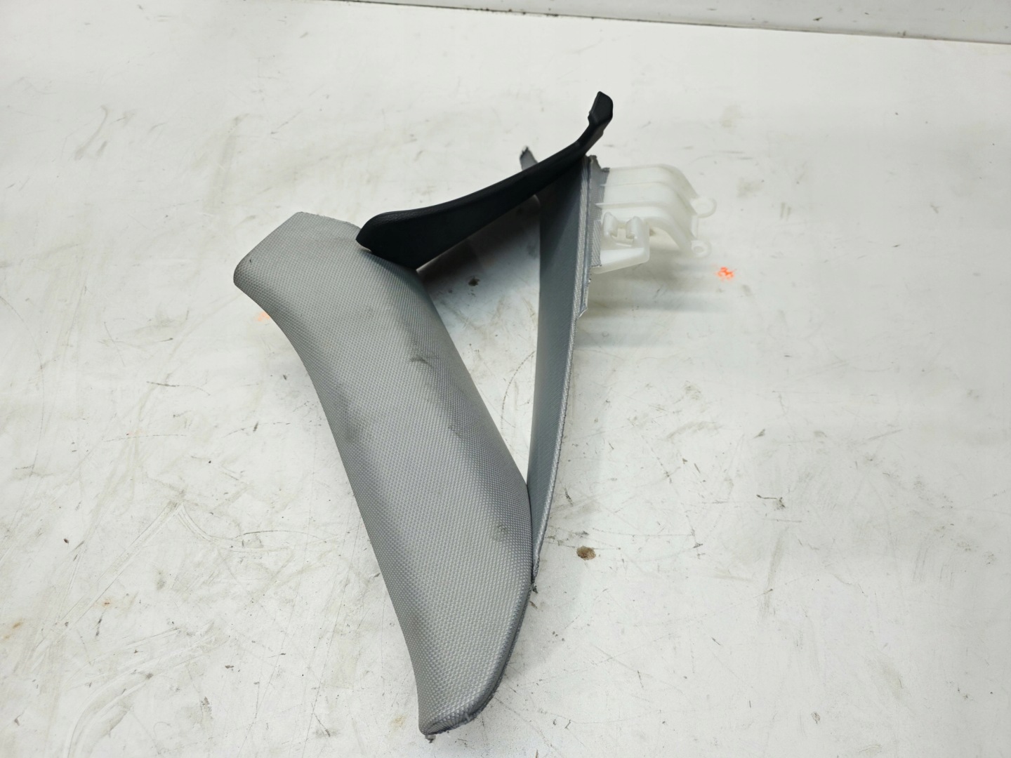 cover side pillar C D left rear part AUDI A4 B9 sedan 8W5867287C