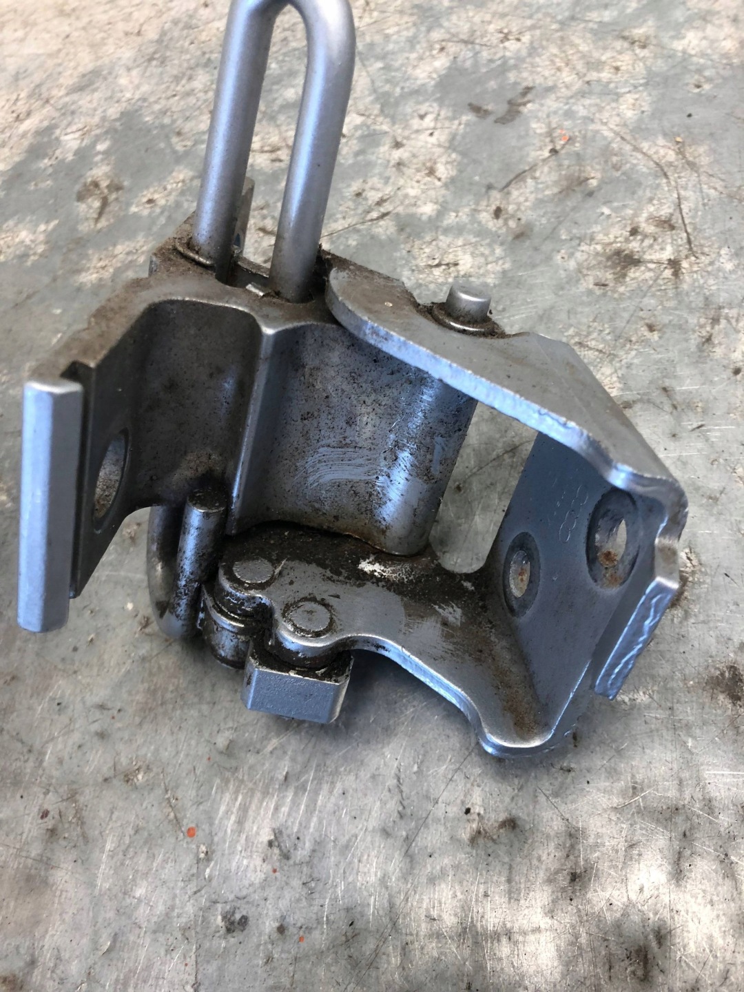 hinges door left right front KOMPLET AUDI A8 D2 4D0831401 4D0831402