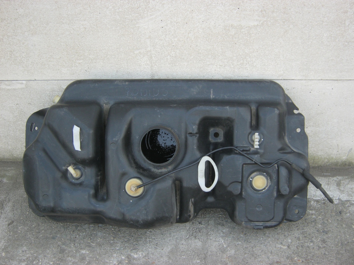 tank kraftstofftank SSANGYONG RODIUS 2.7