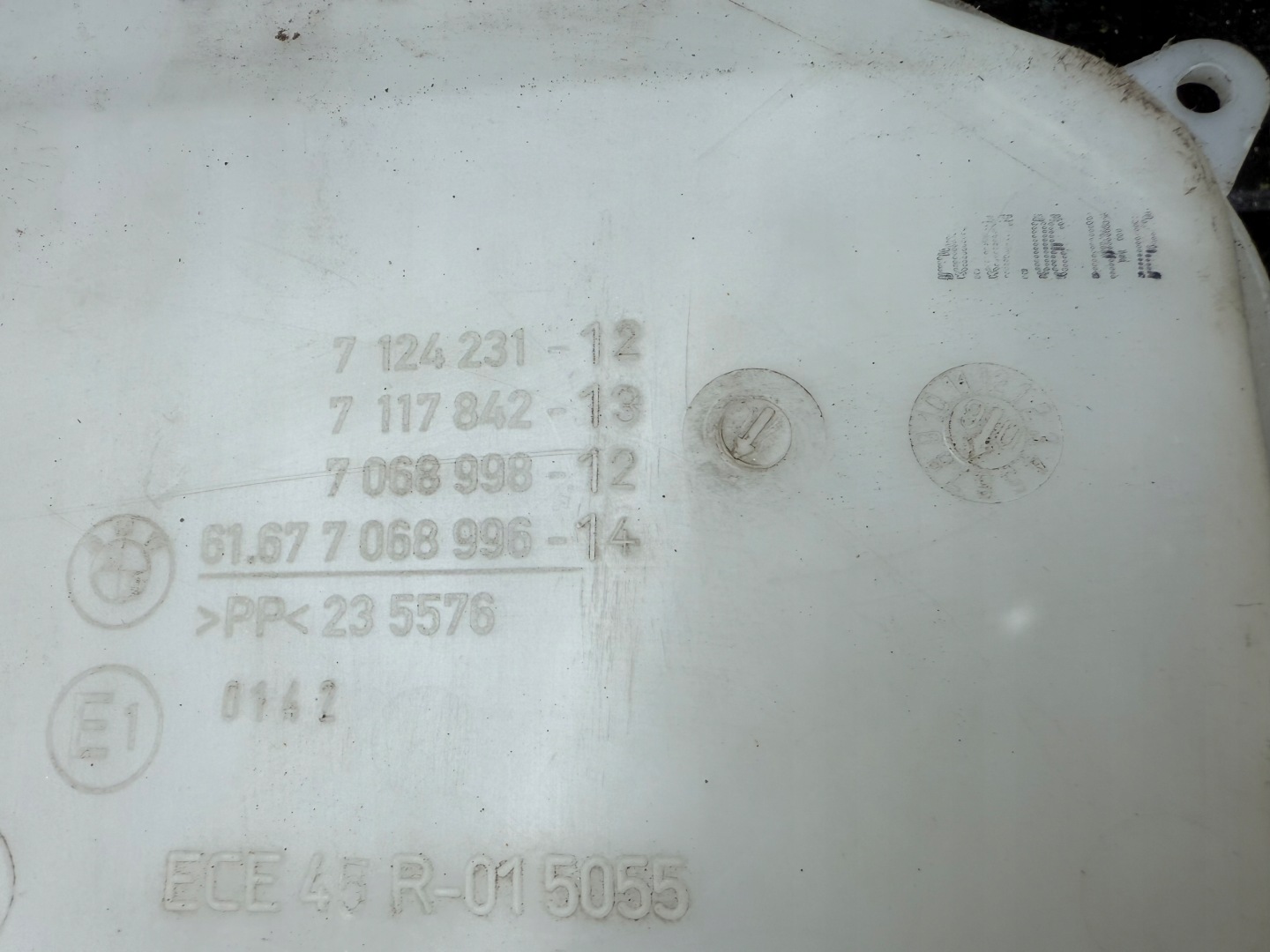 BMW E81 E84 E87 E90 E91 washer fluid tank OE 7068996