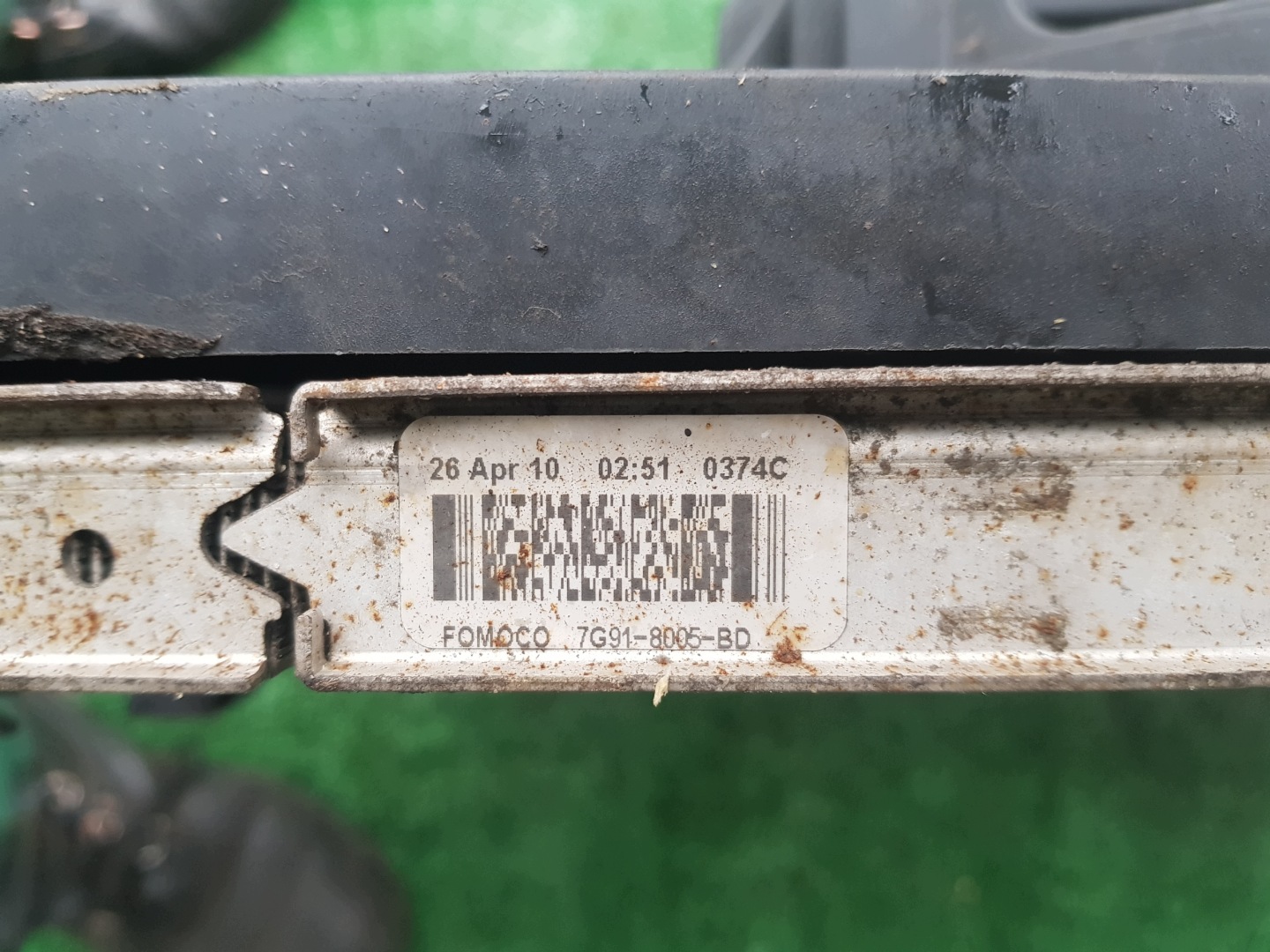 chladič vody Z WENTYLATOREM FORD MONDEO MK 4 7G91-8005-BD 6G91-8C607-P