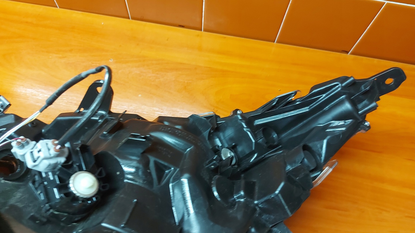 REFLEKTOR light right right front TOYOTA RAV4 V 18
