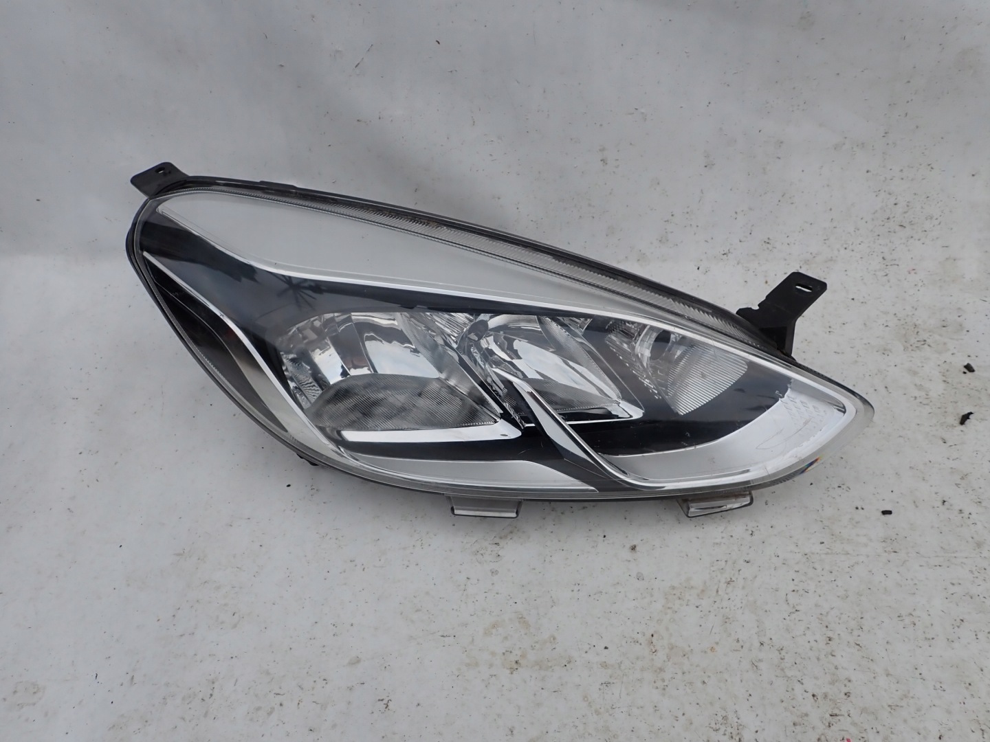 FORD FIESTA MK8 VII 16- light right front