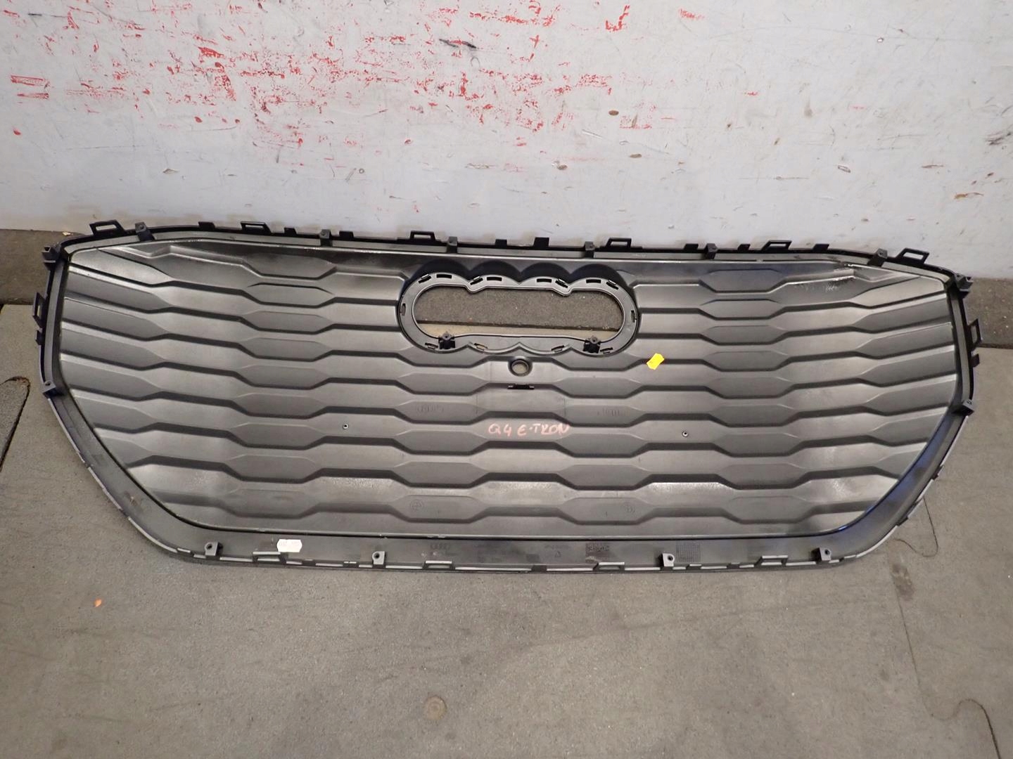 maska AUDI Q4 2020- 89A853653