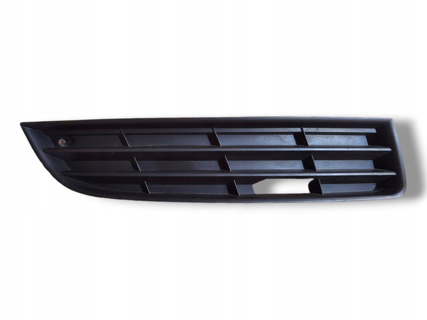 side grid of a bumper right side Volkswagen Passat B6 2006 3C0853666