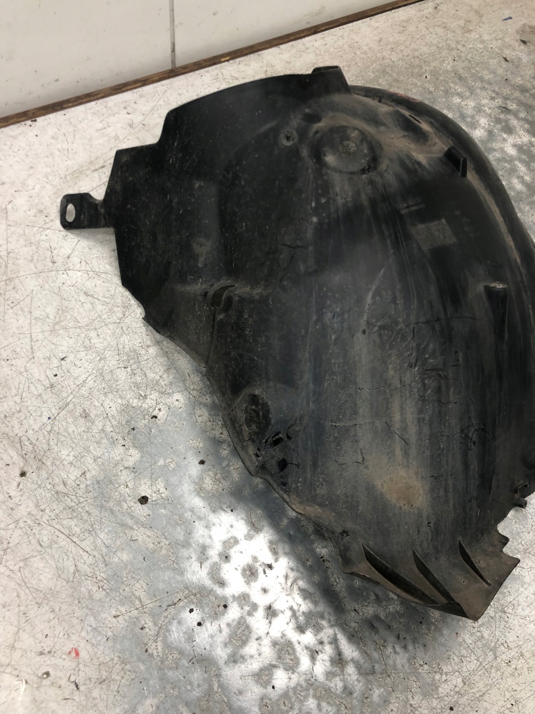 mudguard right front part rear RENAULT CLIO III 8200289946
