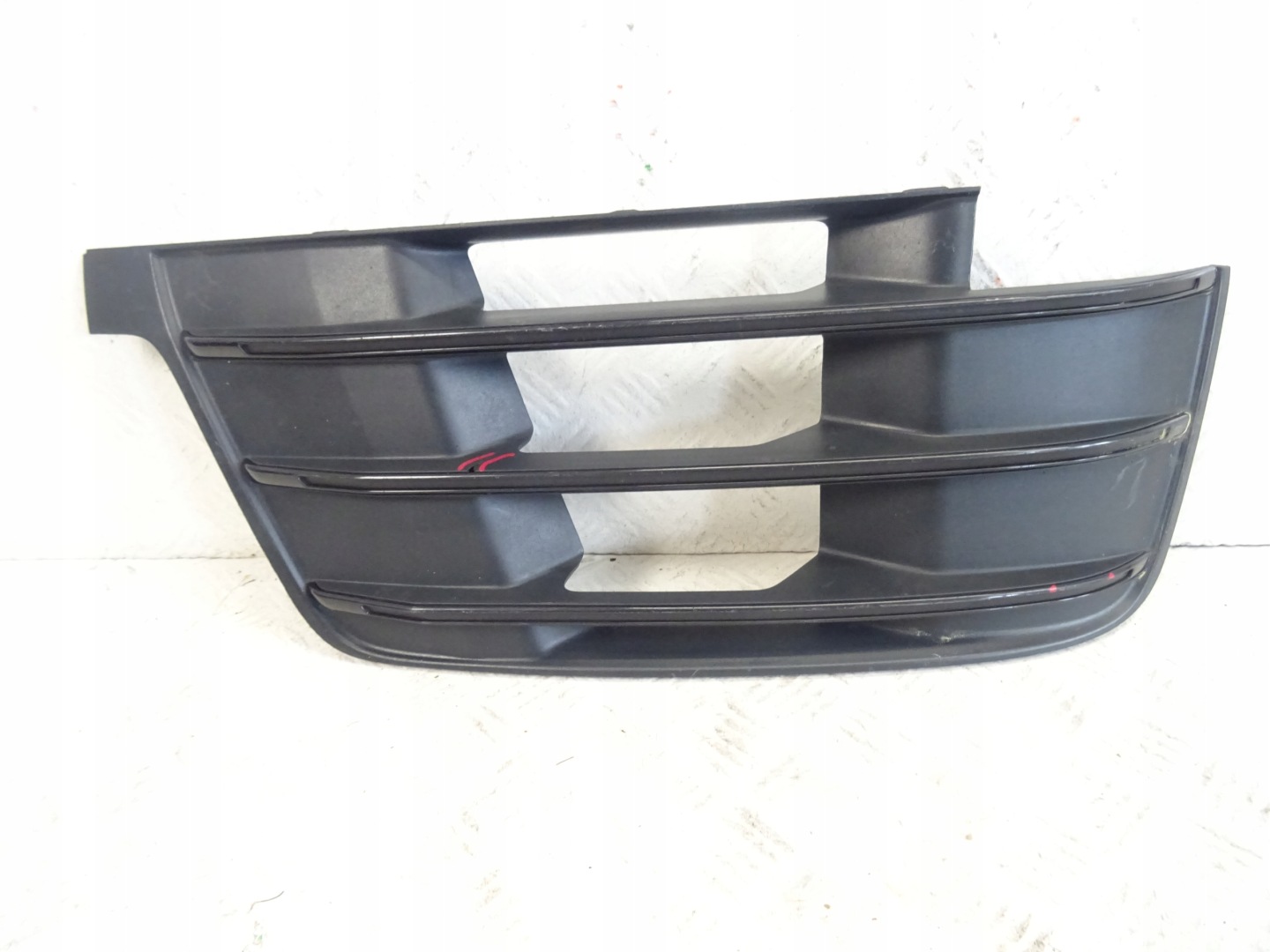 grid of a bumper front front right AUDI Q7 S-LINE 4M0807682D