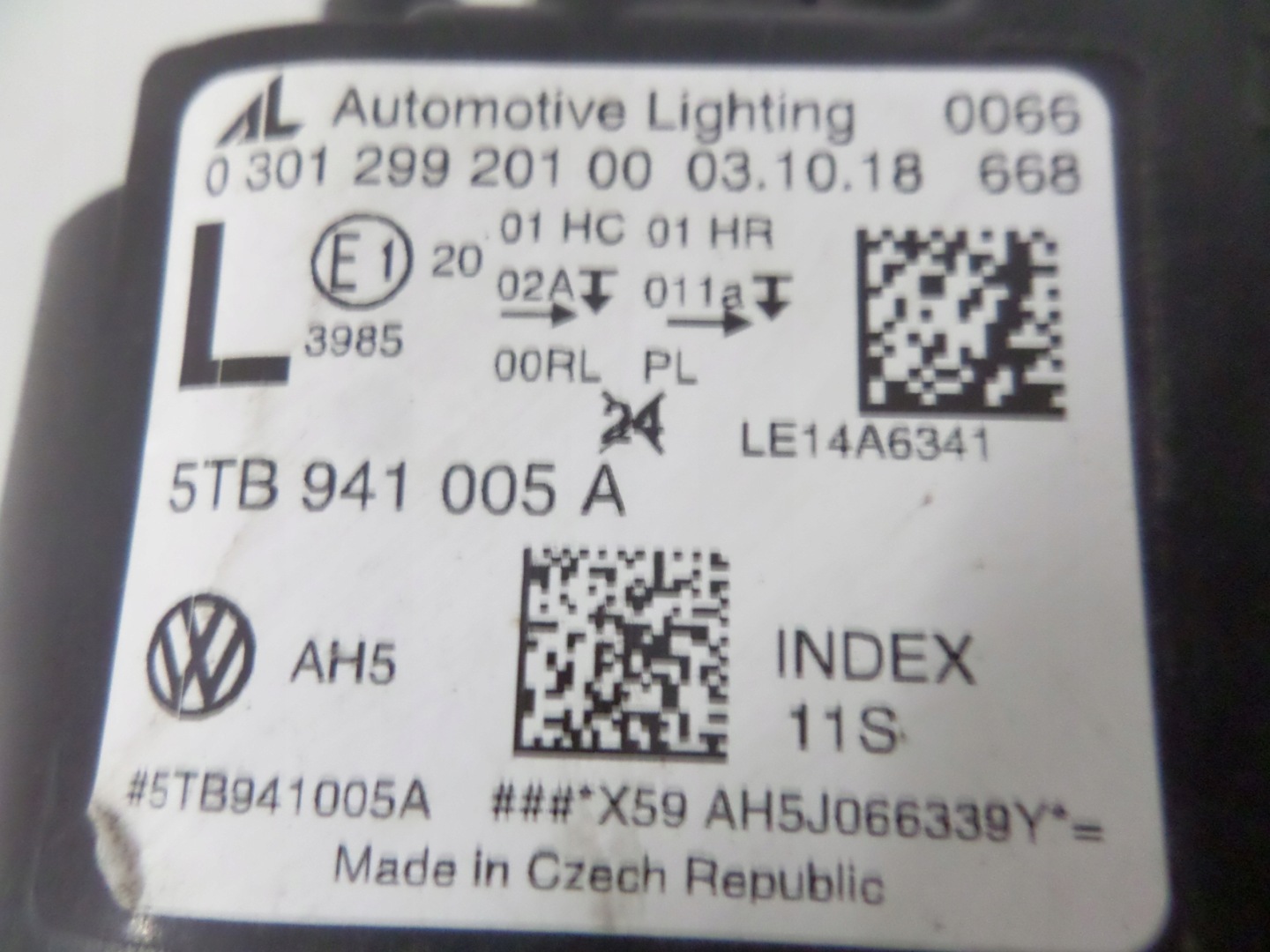 light front left VW TOURAN III 15