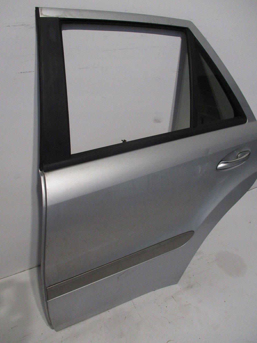 door left rear. Mercedes ML164 ML 164