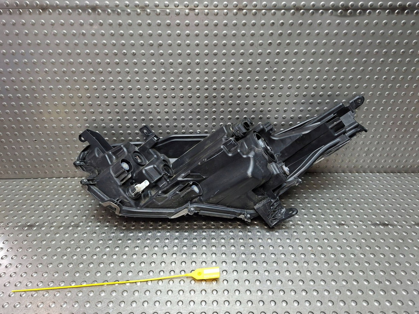 light front right lens TOYOTA YARIS IV 20- EU K0-6