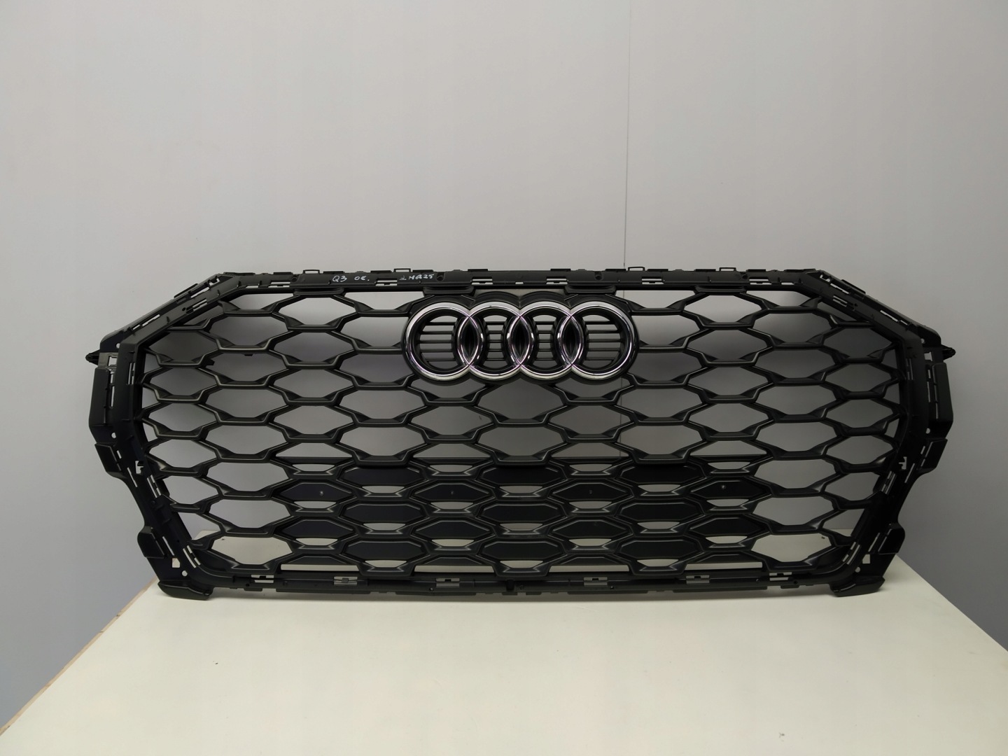 2018r + Audi Q3 II S Line Sportback front PREKLADgrill w bumper front original