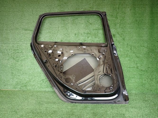 VW PASSAT B9 KOMBI 3J0 door left rear. rear part