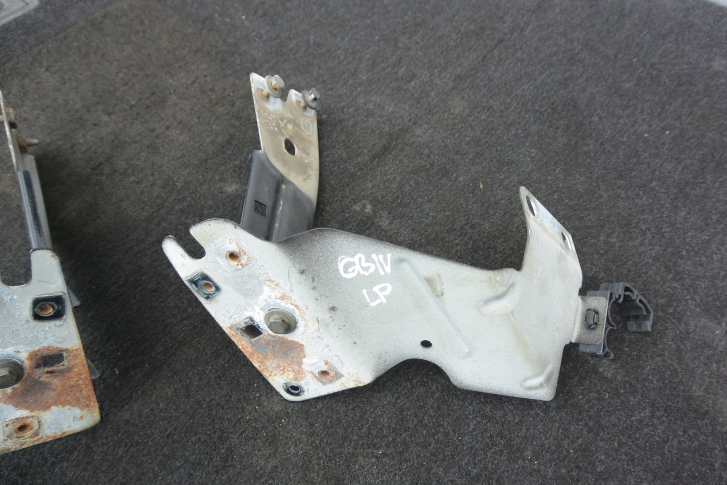 Console Support plaque Aile Avant Gauche MASERATI GHIBLI III