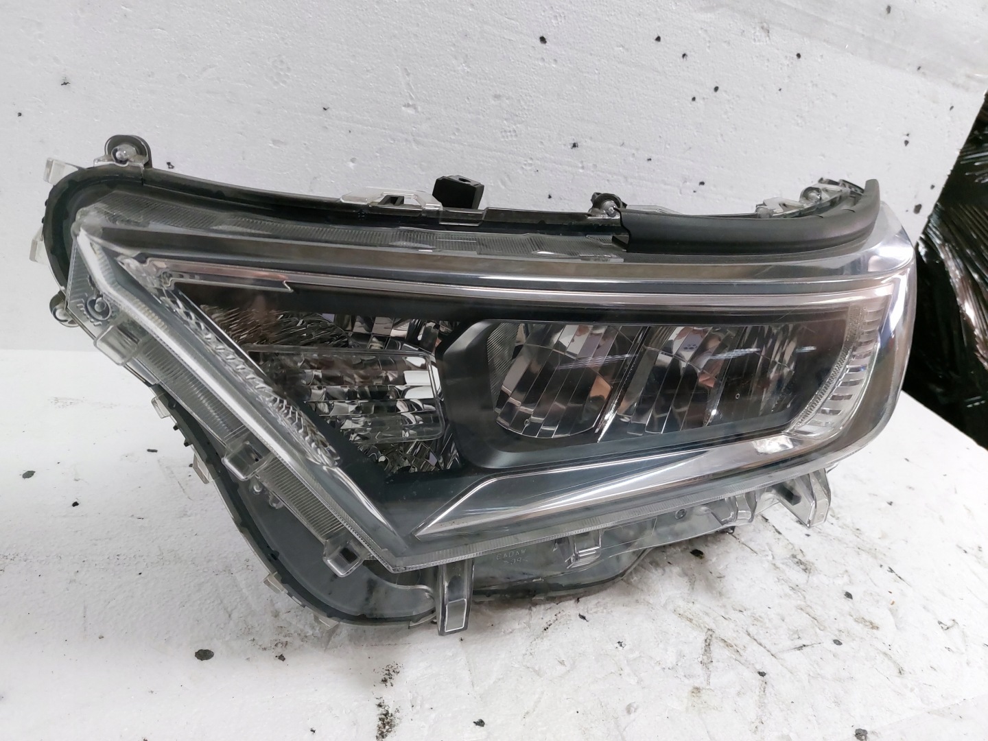 light front left Toyota Rav4 V 19