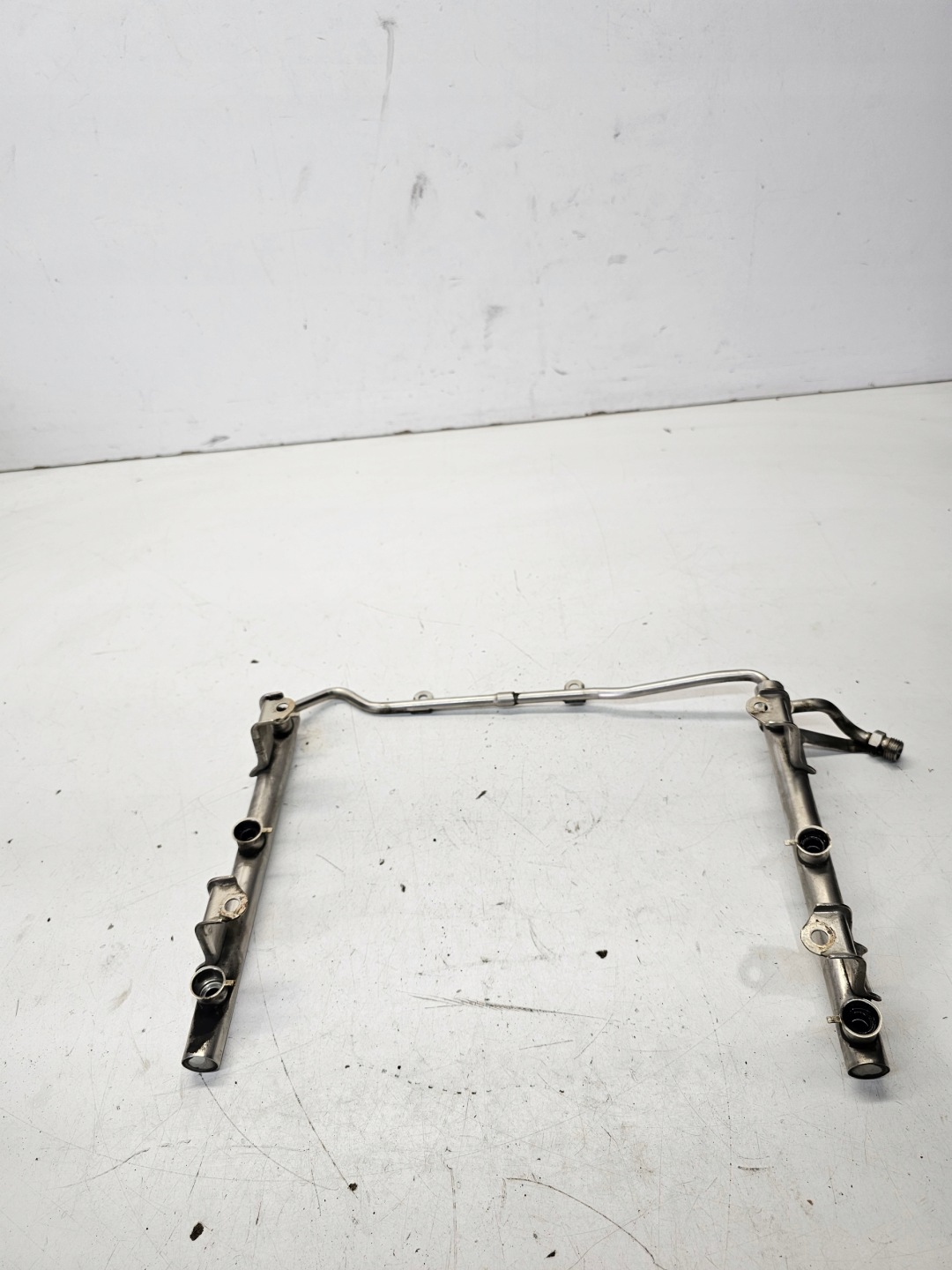 Rampe injection AUDI A4 A6 C6 2.4 FSI BDW 06E133681F