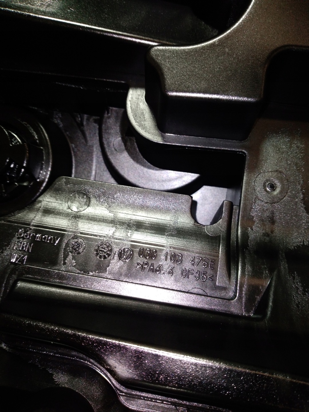 Abdeckung der Ventile VOLKSWAGEN GOLF 5 03G103475E 1.9