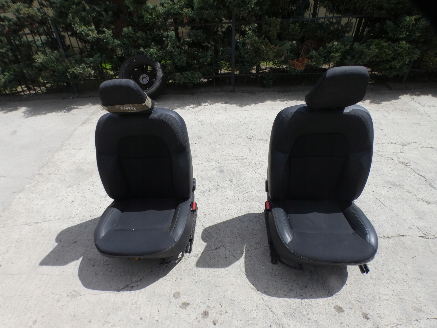 2021 Renault Express Komplet Sitze Seiten