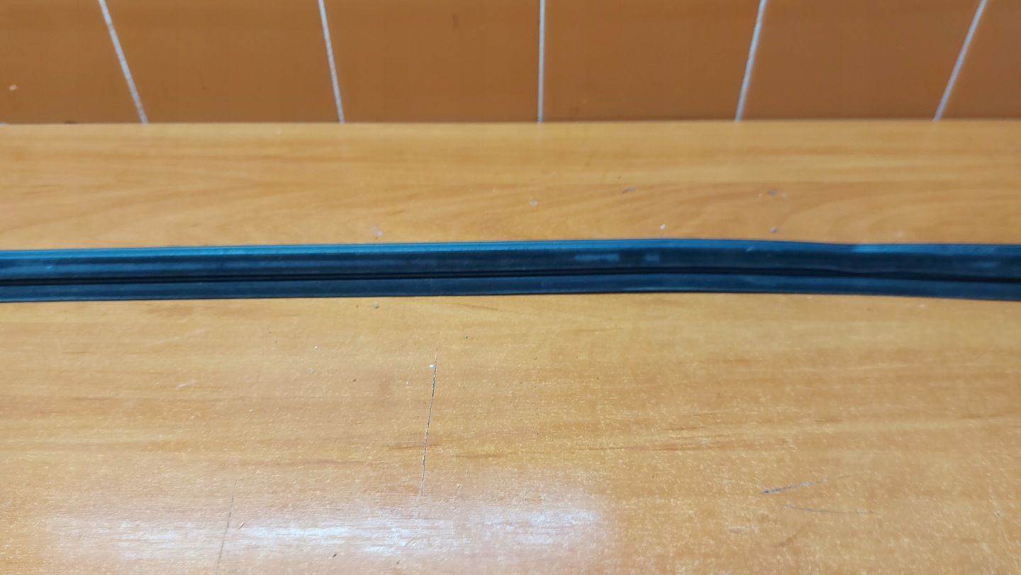 moulding frame CHROM door left left front front TOYOTA AVENSIS T27 08-18