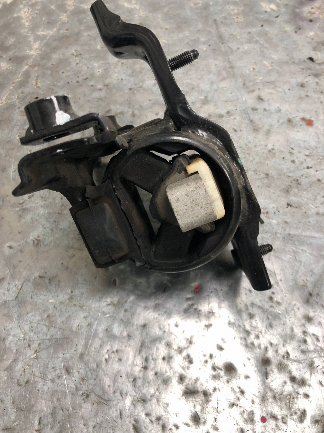holder engine mount SKODA RAPID 6RF199555J