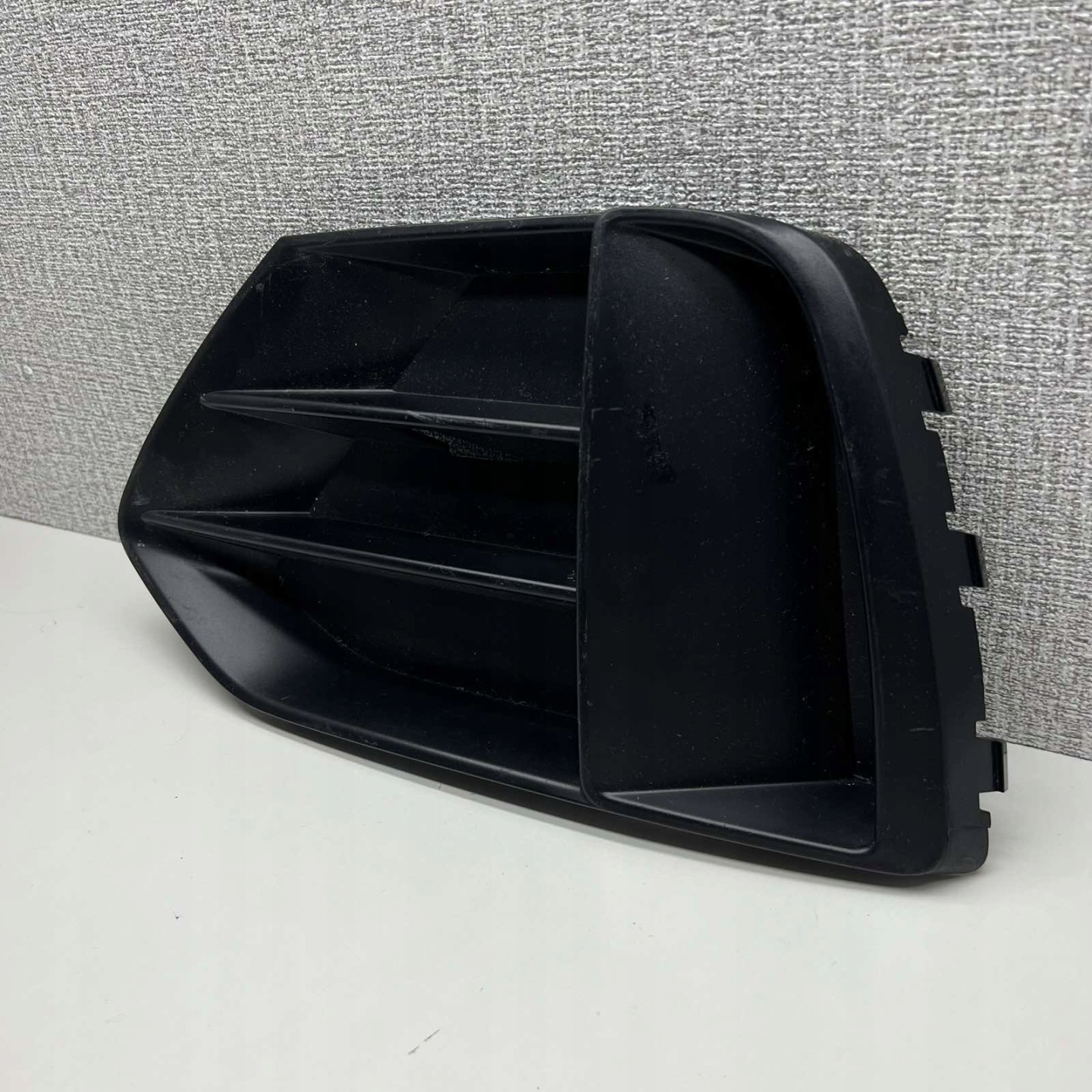 AUDI Q3 83A 2020R grid of a bumper left front 83A807681