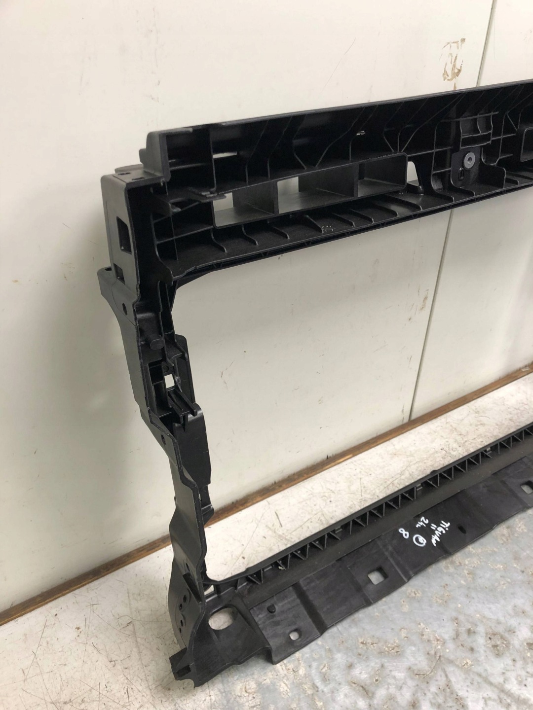 support panel for radiators pillar VW TIGUAN II 5NA805594L