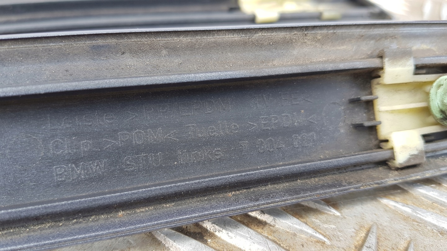 BMW E39 lišta blatníku levá pravá předek STAHLBLAU
