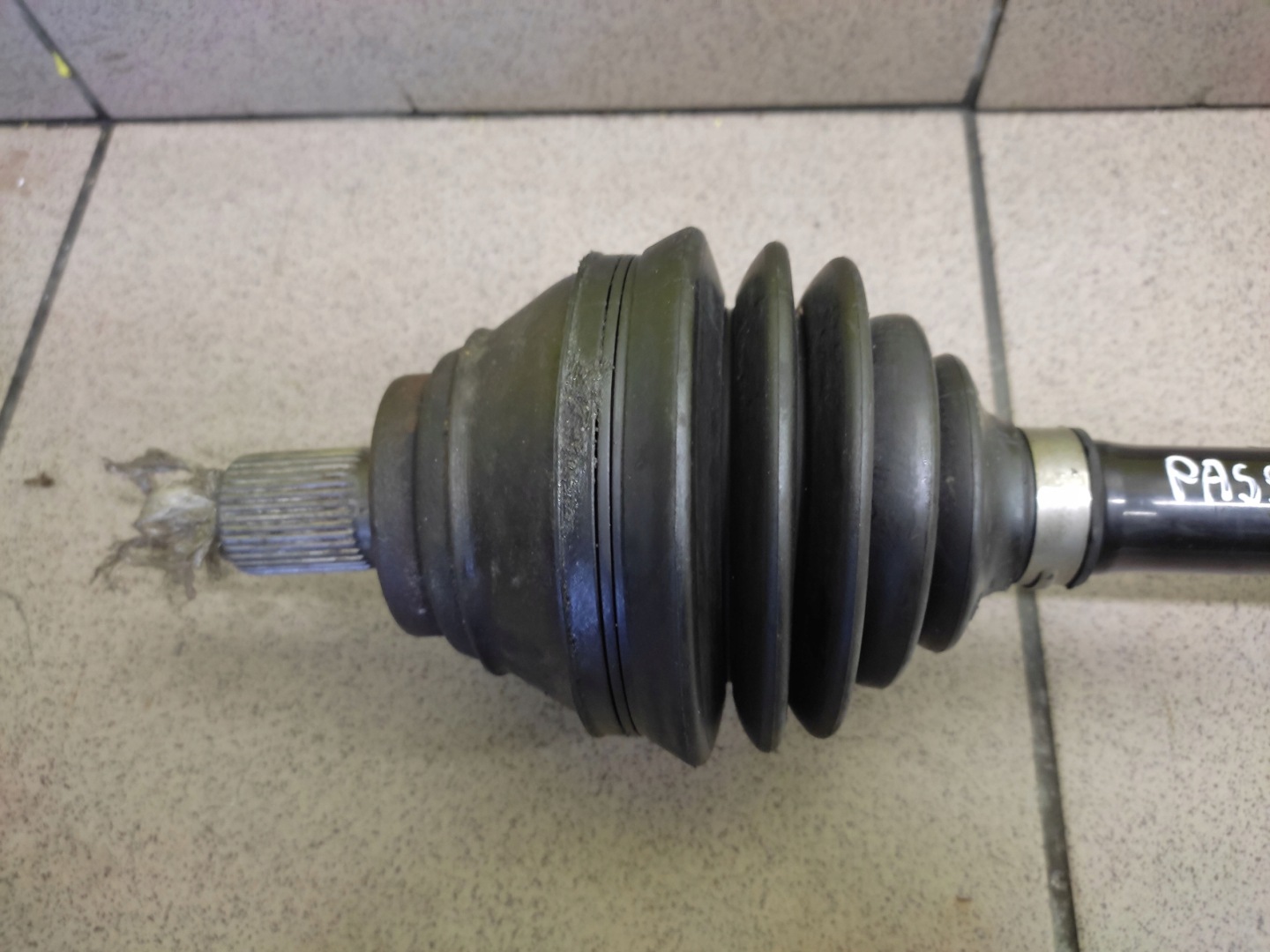 VW PASSAT CC 2.0 TFSI semi-axis NAPEDOWA left 3C8407271
