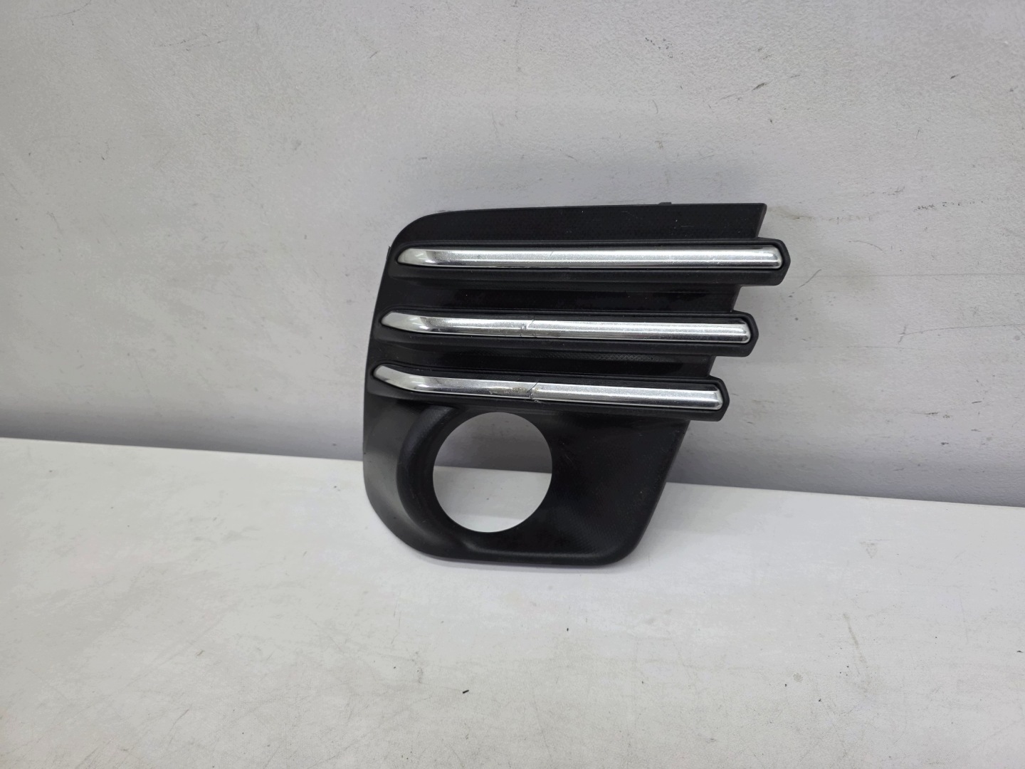 SUBARU FORESTER 5 V LIFT 22- grid of a bumper right front original