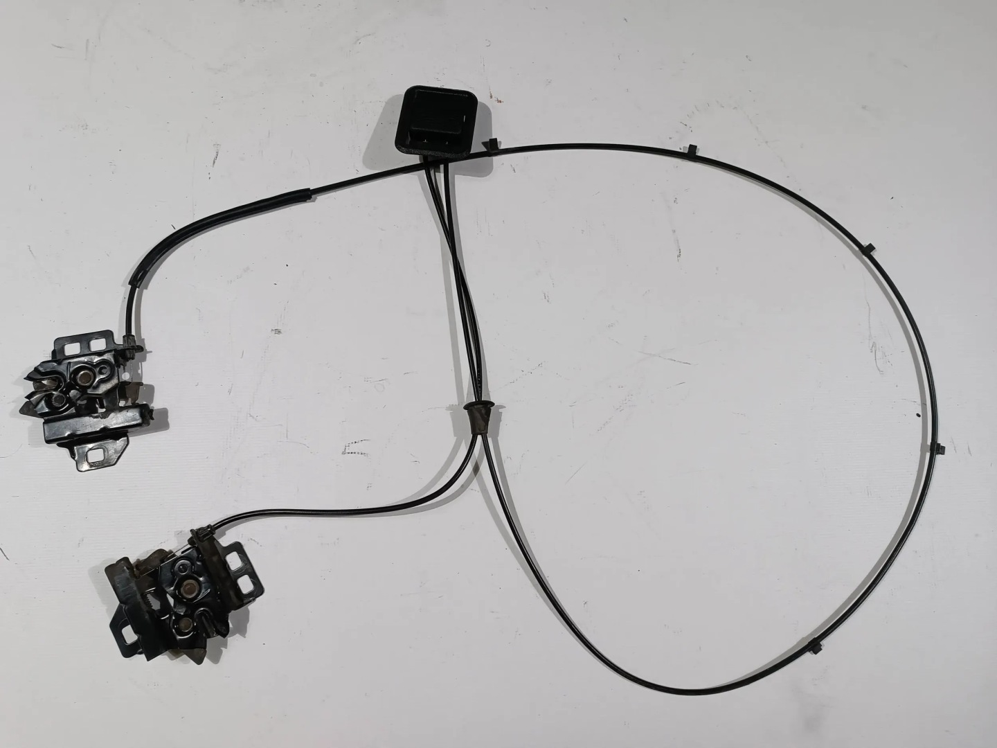 Câble de la Serrure Levier pour l’ouverture du capot Chevrolet Corvette C5