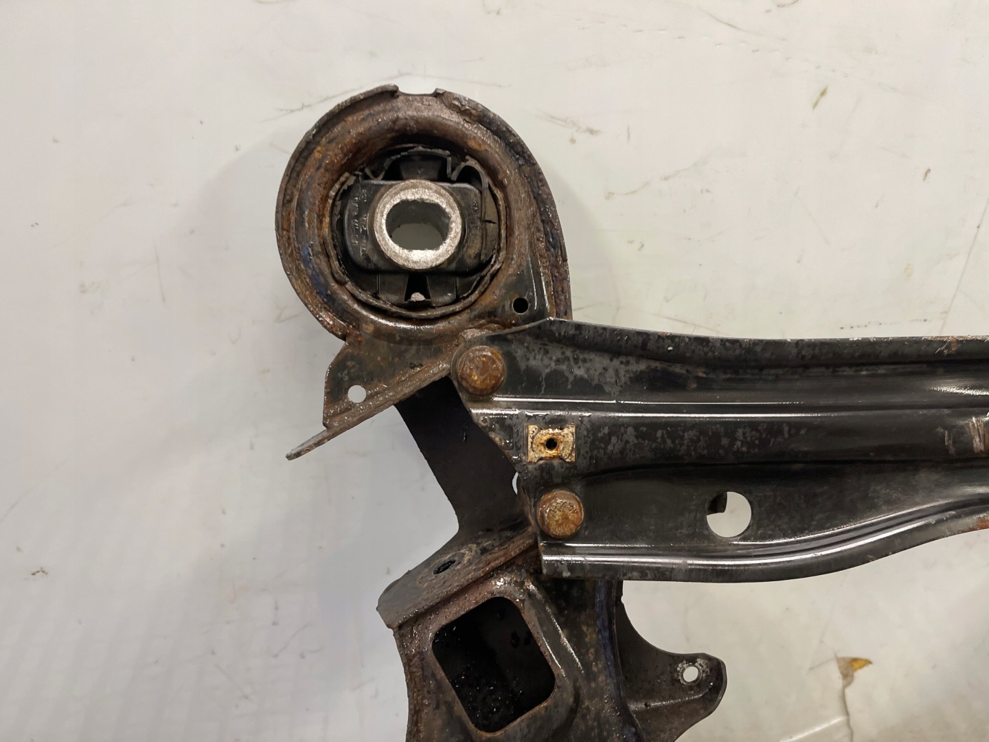 front sider axle beam axle beam AUDI A6 C6 2.7 3.0 TDI 4F0399313M