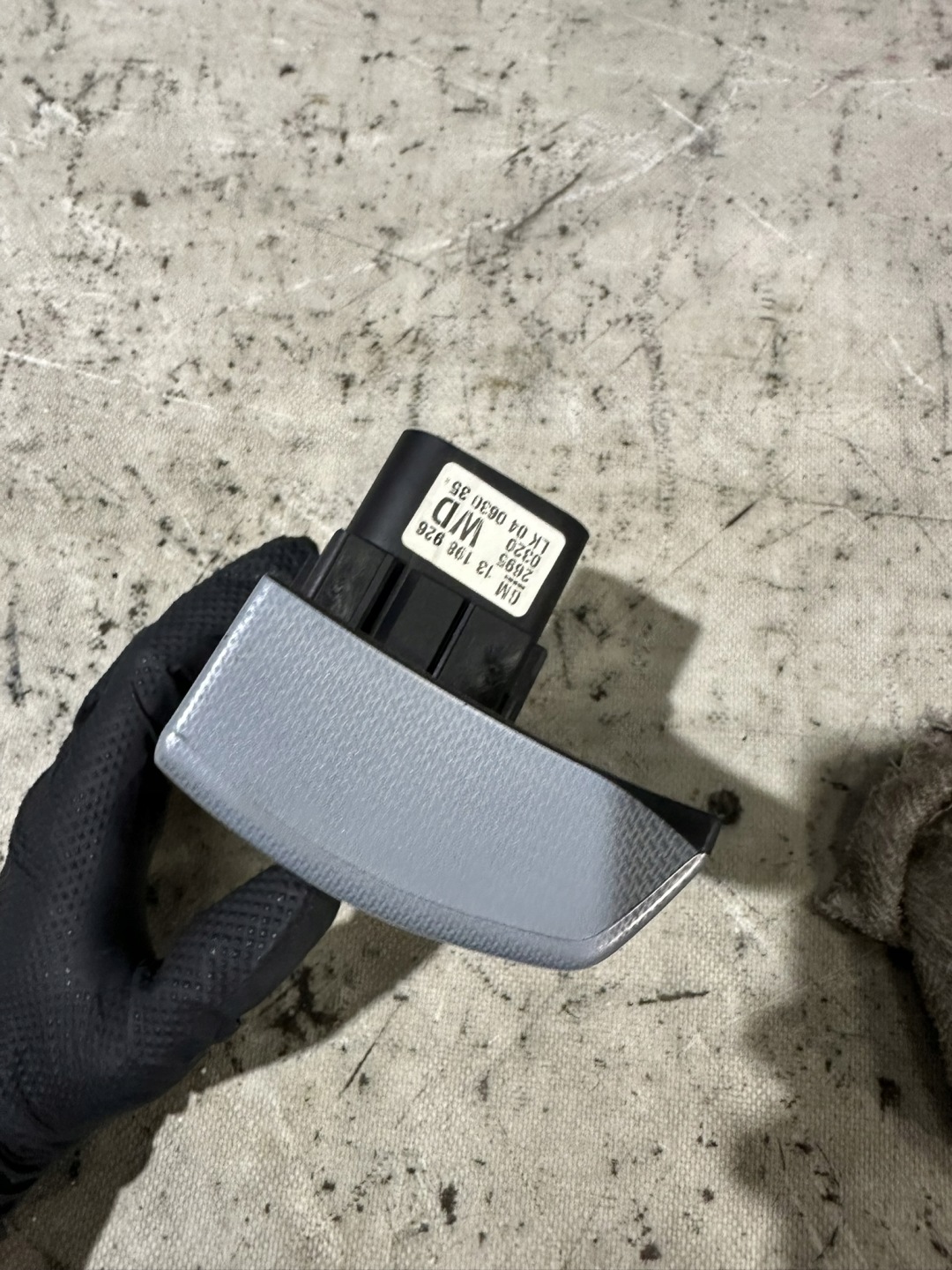 light switch OPEL ASTRA H 13198926