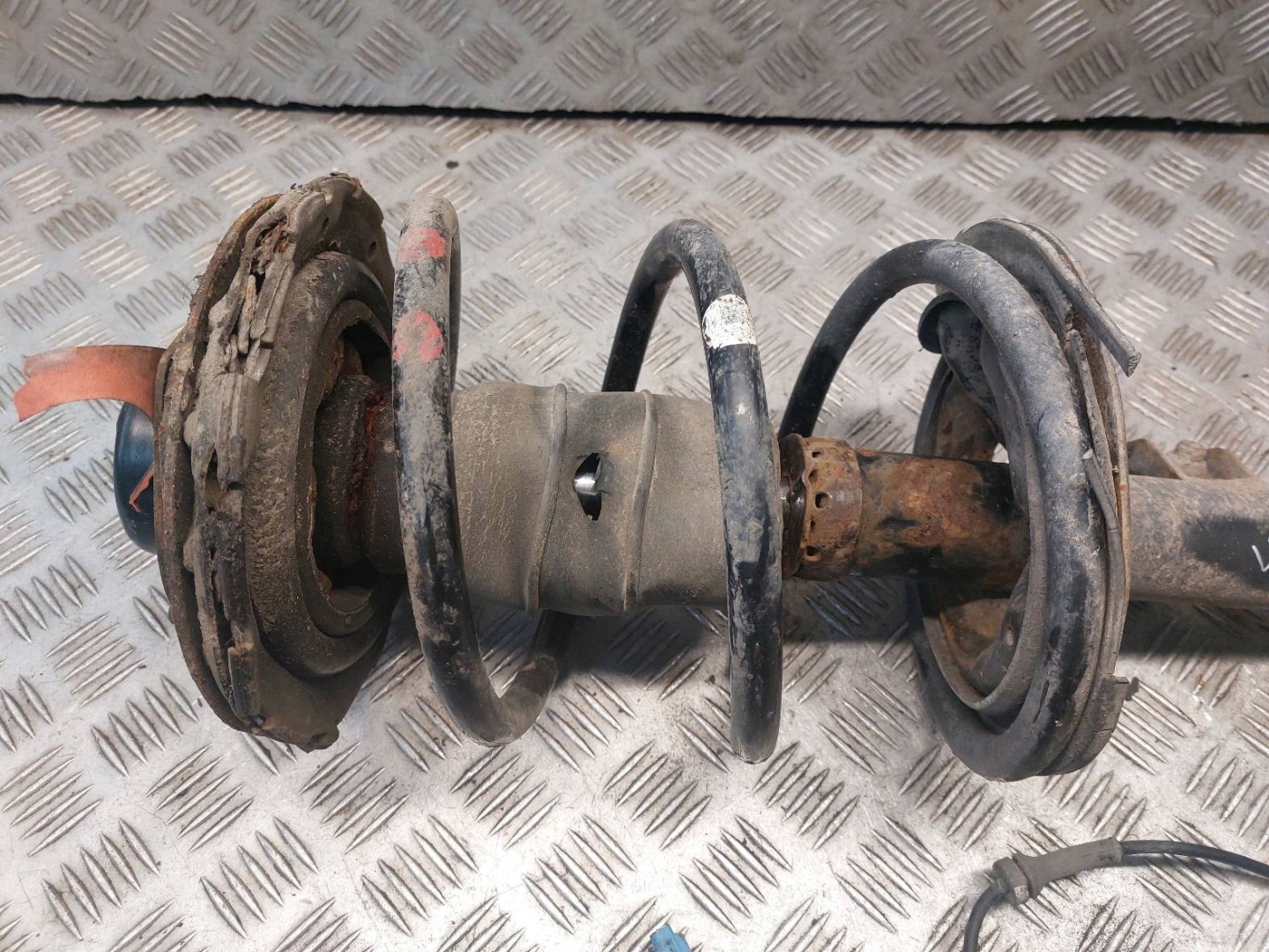 shock absorber spring swing left front NISSAN MURANO Z50 334381