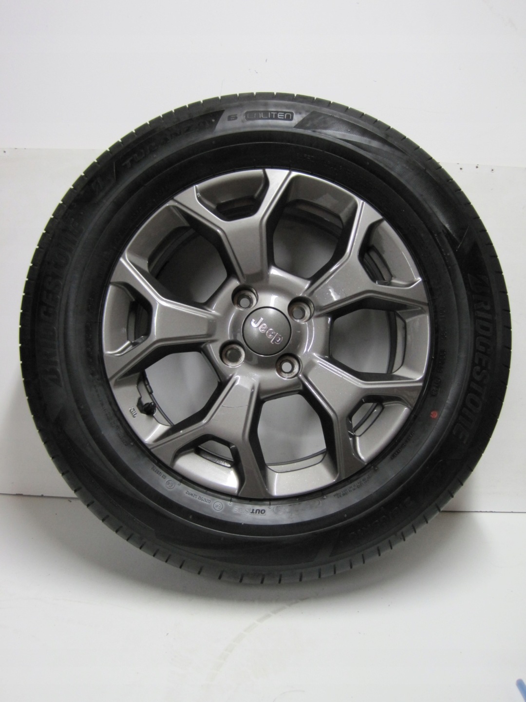 wheels discs tyres Jeep AVENGER R16 4MM