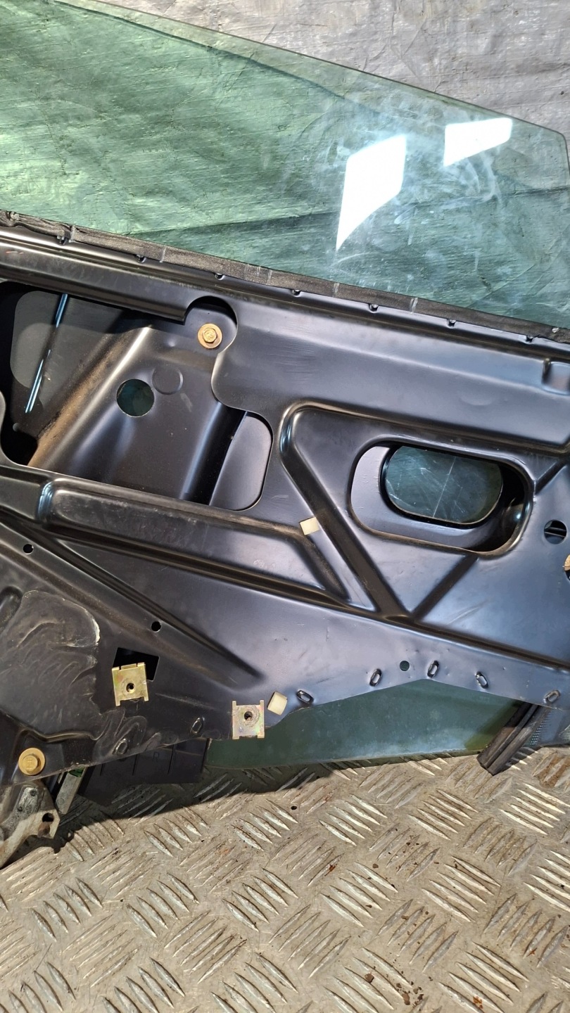 window regulator right rear part AUDI 80 B4