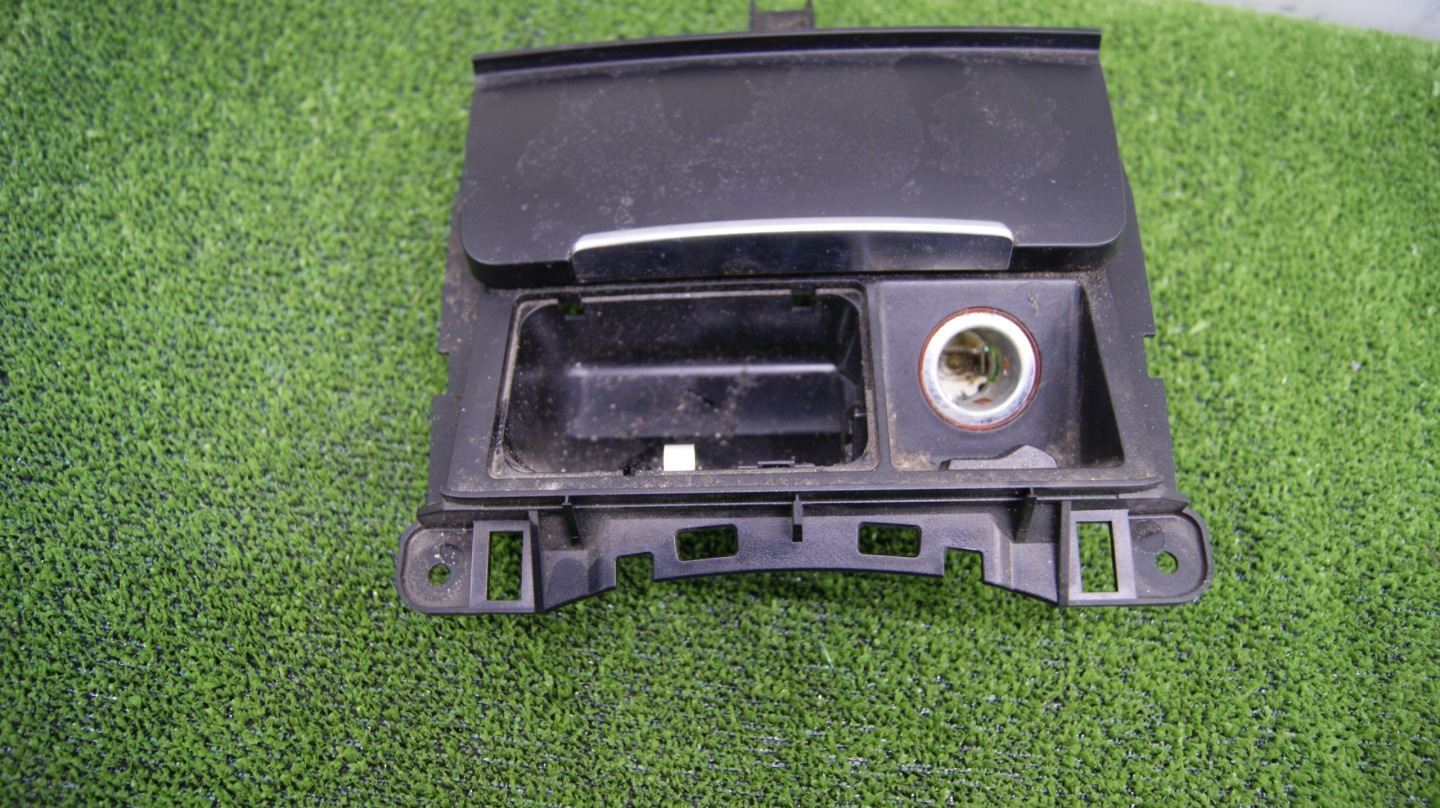 Cendrier AUDI A4 B8 8K0857951