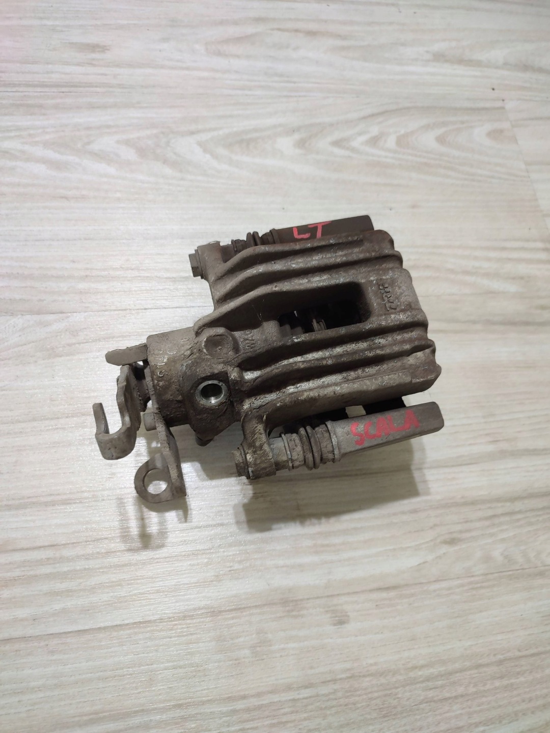 Skoda Scala 2020 rear part side left rear caliper brake