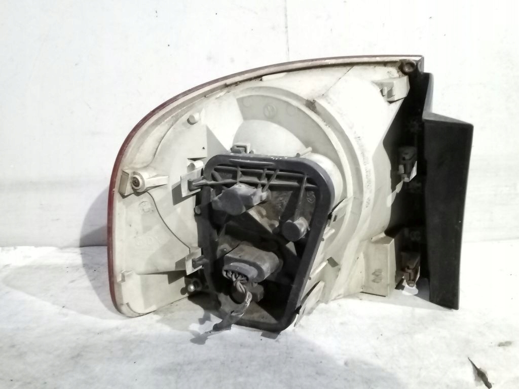 VW Touareg and 7L light right rear part rear 28258002