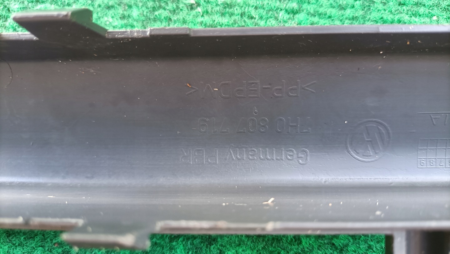 VW TRANSPORTER T5 lower grid of a bumper front 7H0807719 KP3/4