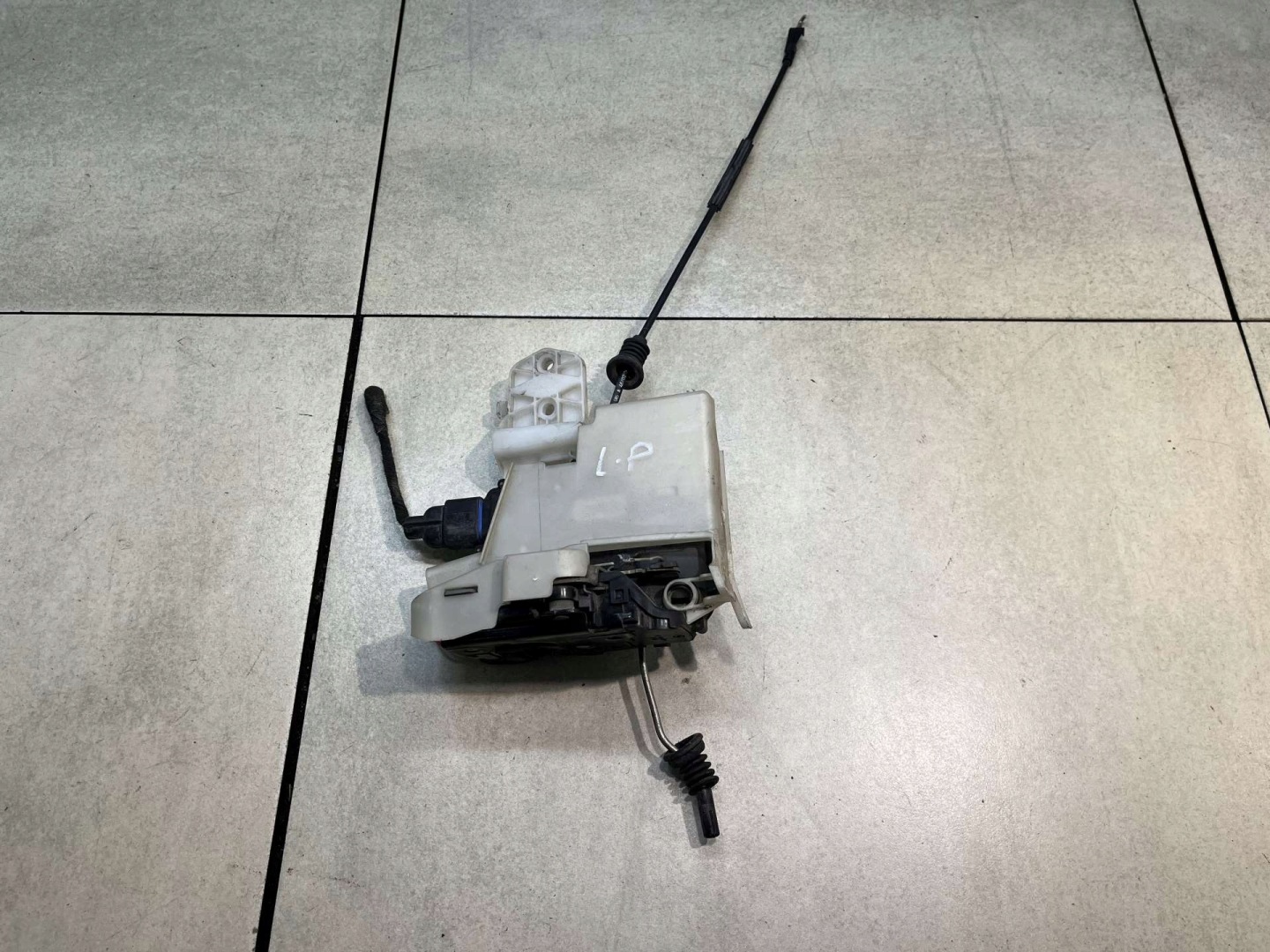 lock door left front 8PIN VW POLO IV 1.2 12V