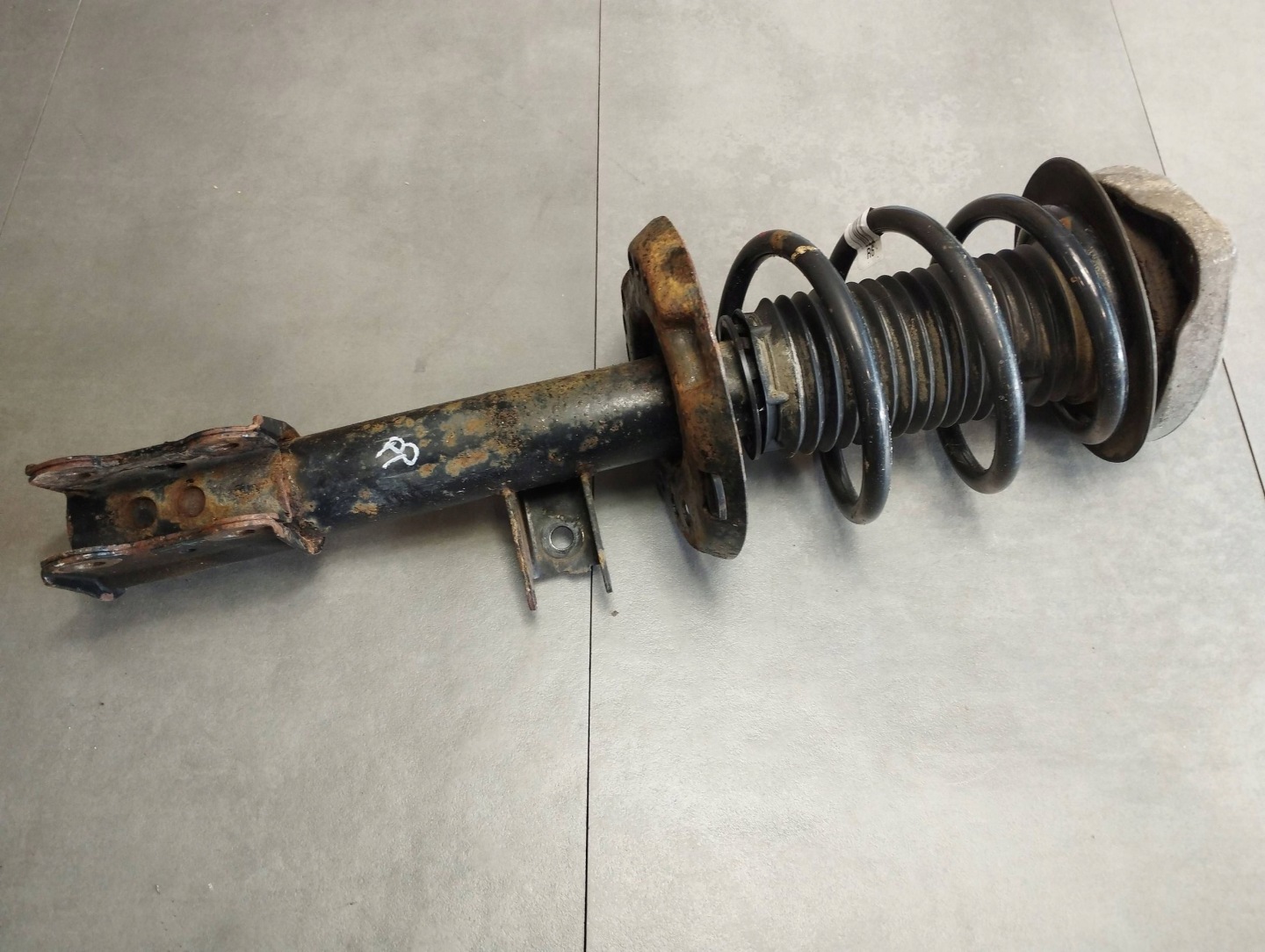 Mercedes B-KLASA W246 W242 shock absorber right front