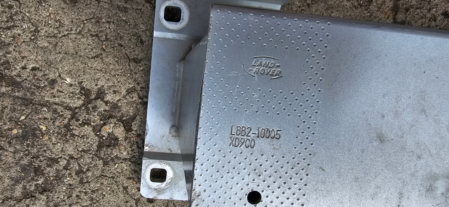 LAND ROVER DEFENDER SIDER FRONT PILLAR