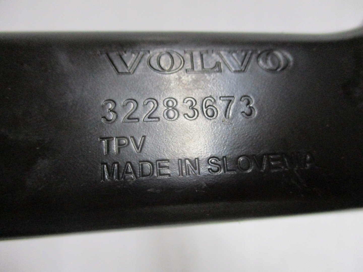 CONSOLE SUPPORT PLAQUE VOLVO XC-40 XC40 32283674 32283673