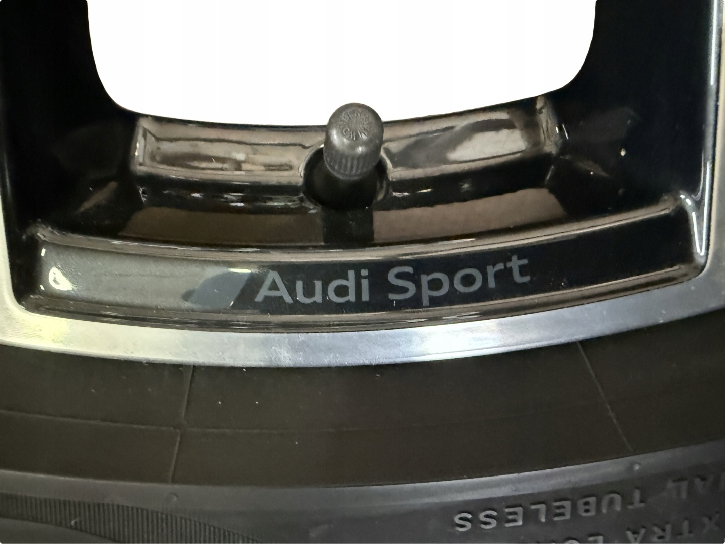 AUDI A8 4N D5 wheels discs 265/40R20 PIRELLI