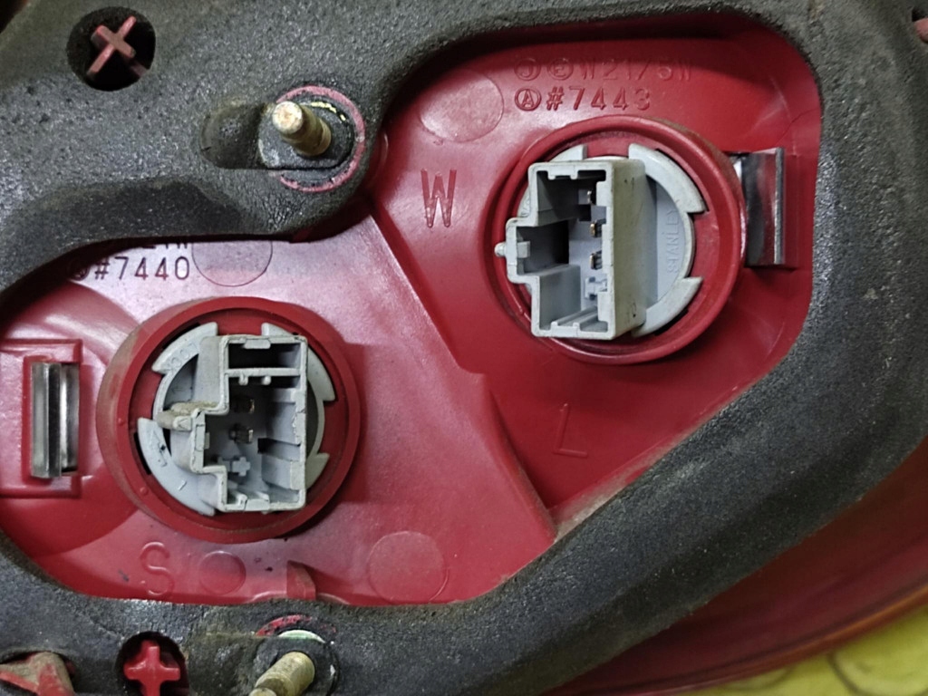 MAZDA 3 light left rear part