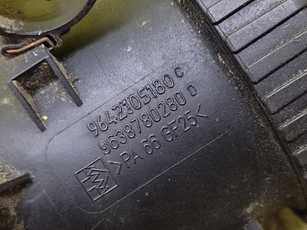 CITROEN C5 i 2.0 HDI poklopač filtera goriva 9642105180