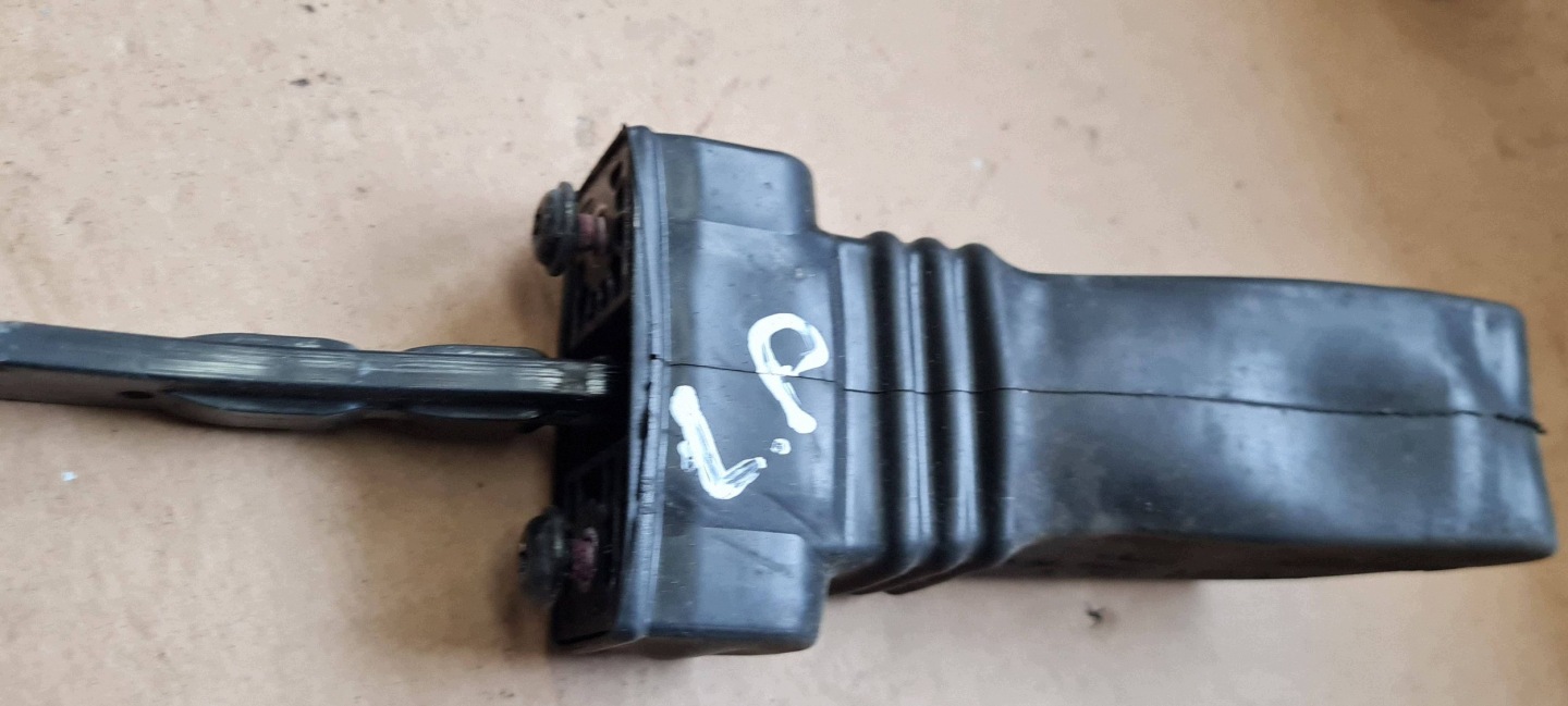 Q5 8R limiter door left right front 8R0837249C