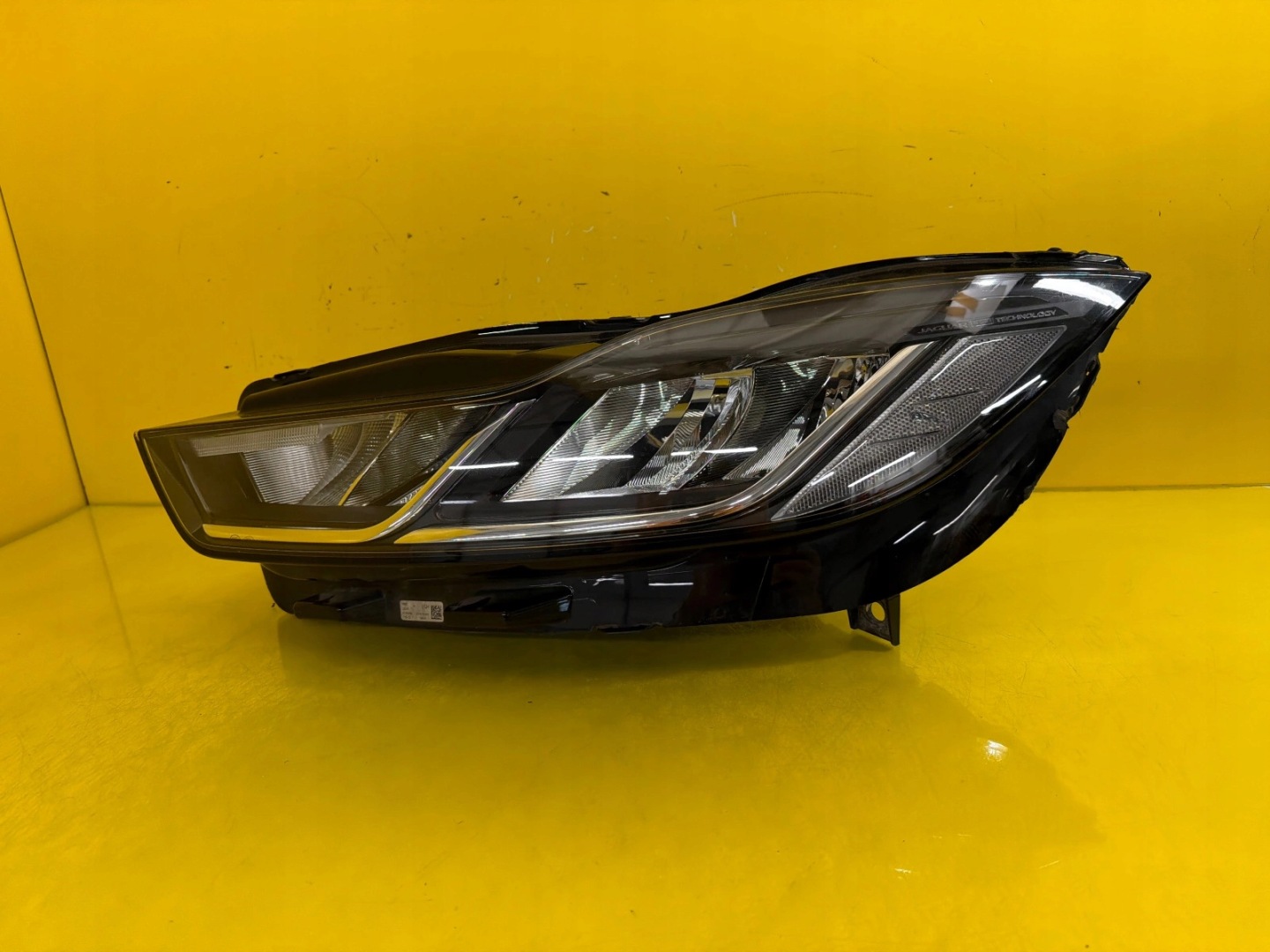 light left front Jaguar and-Pace X590 Low Led J9D3-13W030-BC